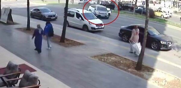 Diyarbakır'ın Bağlar ilçesinde hızla giden bir araç, önündeki araca çarptı.