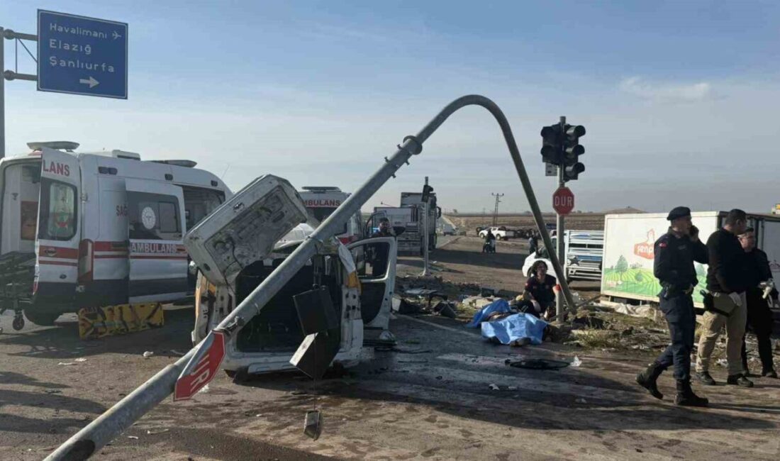 Diyarbakır'da bir tırın karayolunda ticari taksi ve hafif ticari araca