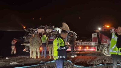 Diyarbakır'ın Çınar ilçesinde meydana gelen zincirleme trafik kazasında 4 kişi