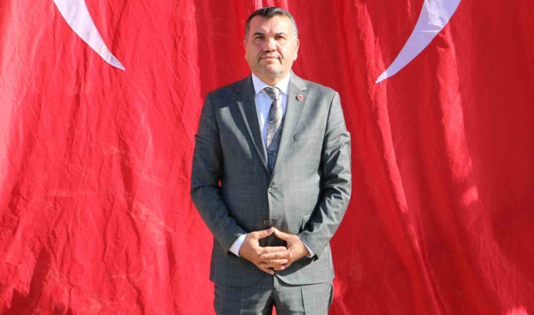 MHP’nin Diyarbakır Sur İlçe Başkanı Şakir Erdin, Esnaf ve Vatandaşlarla Bir Araya Gelerek Barış Mesajı Verdi MHP Diyarbakır Sur İlçe Başkanı Şakir Erdin, esnaf ve vatandaşlarla