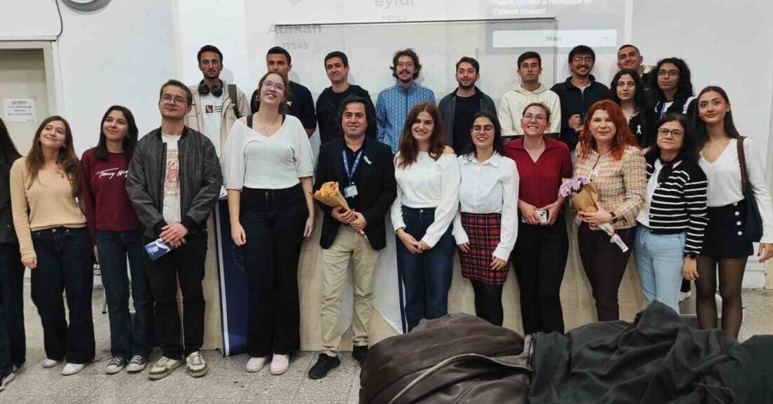 Ege Üniversitesi Tıp Fakültesi'nde düzenlenen panelde, Doç. Dr. Fatma Sert,