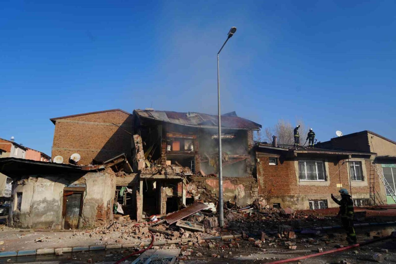 Erzurum'un Yakutiye ilçesinde sabah saatlerinde meydana gelen doğalgaz patlamasıyla ilgili