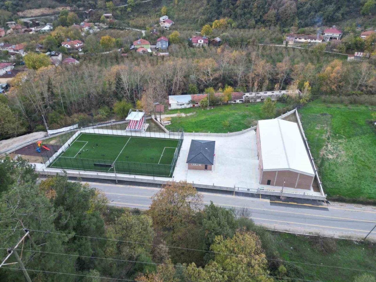 Akyazı Belediyesi, Gençlik ve Spor Bakanlığı'nın desteğiyle inşa edilen Dokurcun