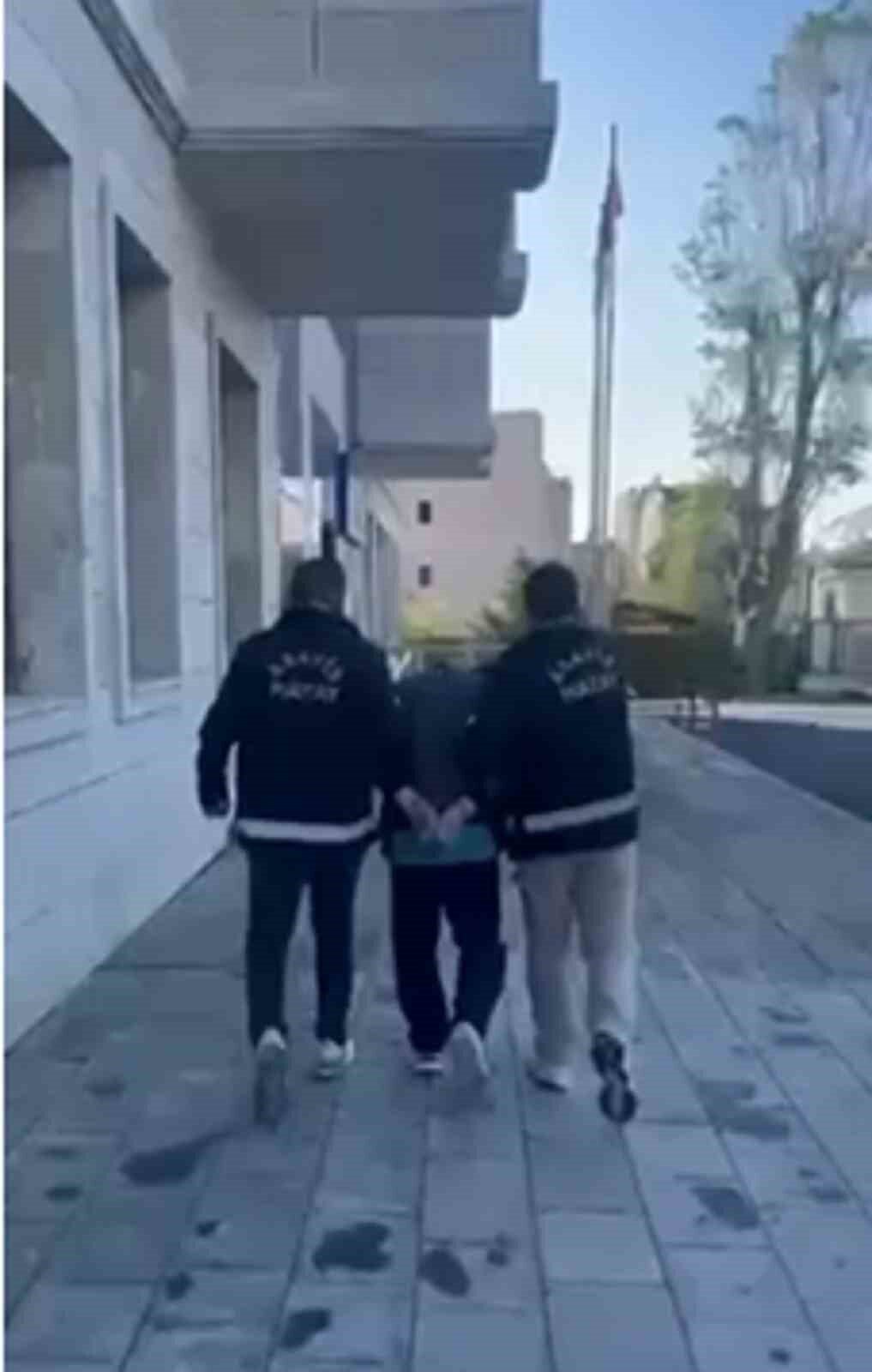 Hatay Emniyet Müdürlüğü ekipleri, başkasına ait banka ve kredi kartlarını