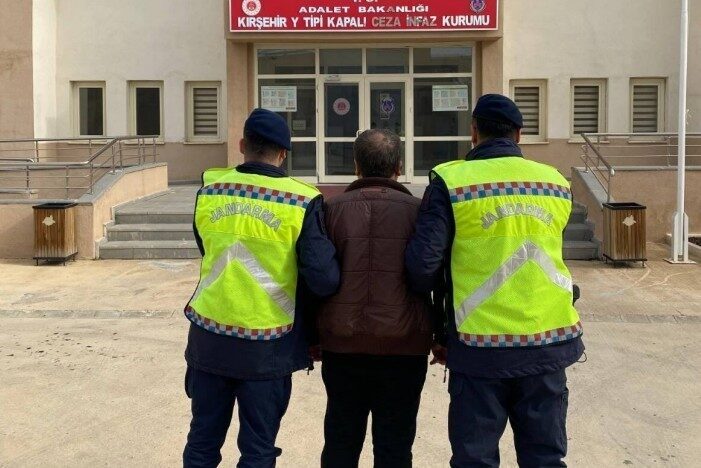 Kırşehir İl Jandarma Komutanlığı, dolandırıcılık suçundan aranan M.D.’yi ortak denetim