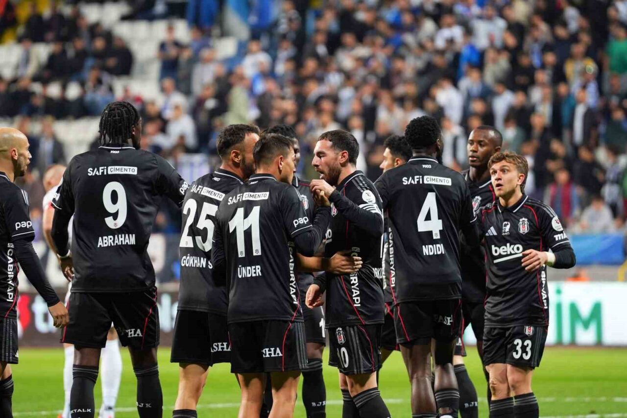 Beşiktaş, 11. haftada Fenerbahçe ile derbi oynayacak. Siyah-beyazlılar, iç sahada