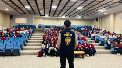 Kütahya İl Emniyet Müdürlüğü’ne bağlı SİBERAY ekibi, Domaniç’teki Şehit Ömer