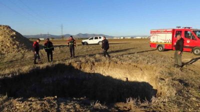 Uşak'ta bir çiftçi, dört metre derinliğindeki çukura düşen keçisini kurtarmak