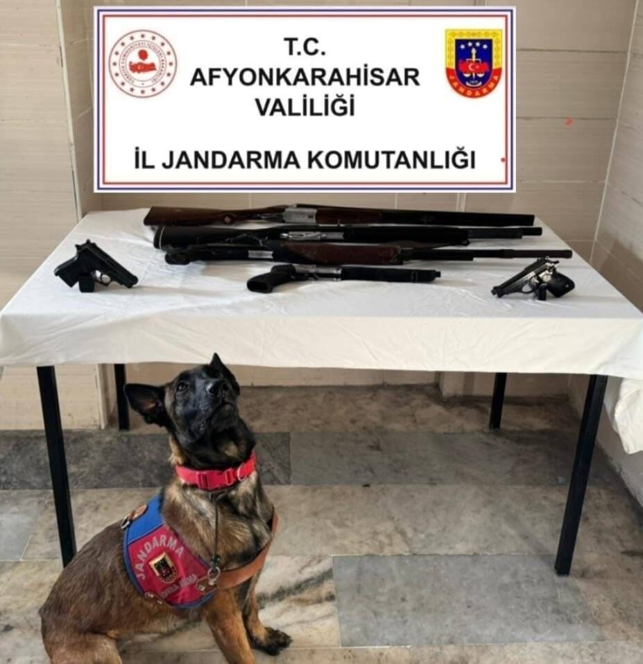 Afyonkarahisar’ın İscehisar ilçesinde düğünlerde havaya ateş açanlar üzerine düzenlenen operasyonda