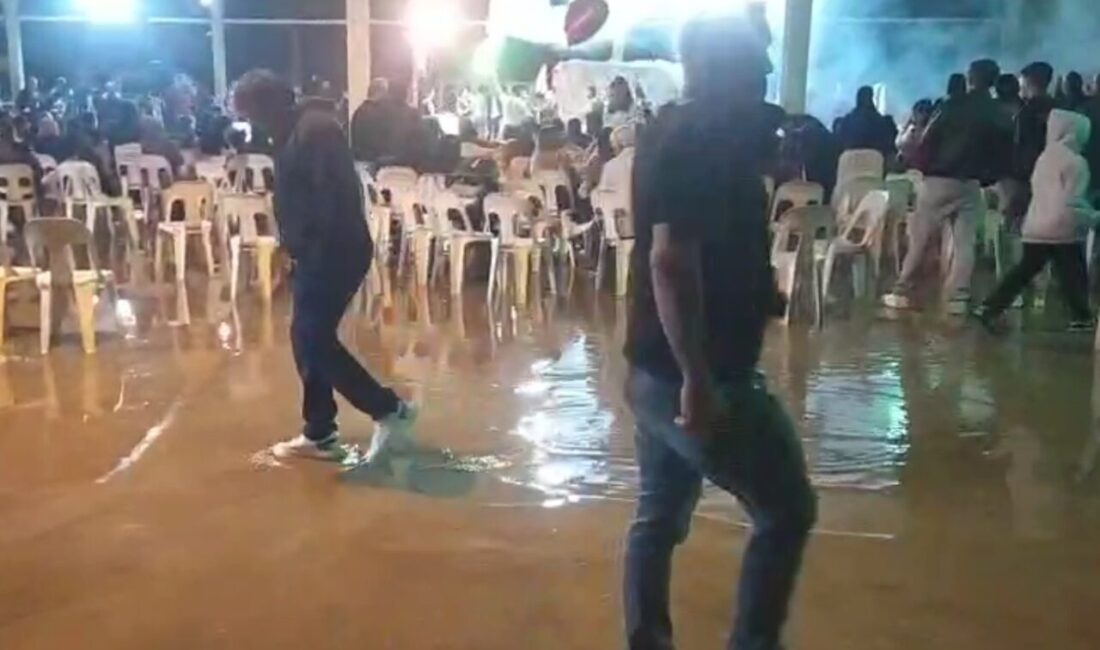 Antalya'nın Serik ilçesinde, Sultan ve Onur Eroğlu'nun düğününde sağanak yağış