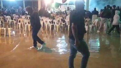 Antalya'nın Serik ilçesinde, Sultan ve Onur Eroğlu'nun düğününde sağanak yağış