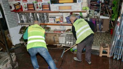 Esenyurt Belediyesi, son yağışlar sonrası yaşanan su baskınlarına karşı temizlik