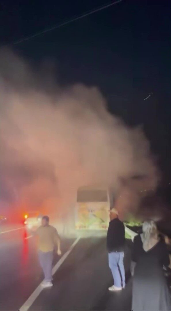 Amasya'da, Remzi Tosun'un kullandığı midibüste yangın çıktı. Yangın, Ezinepazar Muhtarı