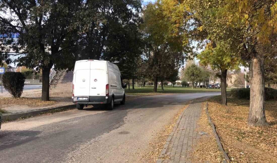 Eskişehir'de, 'Dur' ikazına uymayan İ.İ. yönetimindeki çekme belgeli panelvan araca