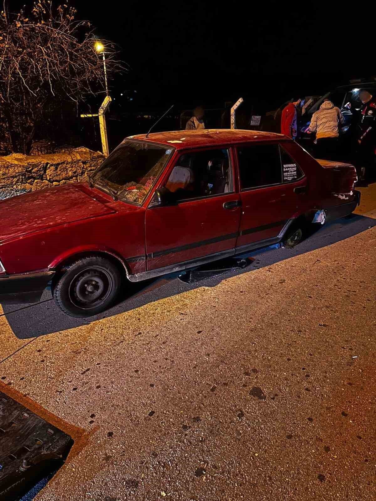 Eskişehir'de bir ehliyetsiz sürücü, polis ekiplerinin 'dur' ihtarına uymayarak kaçmaya