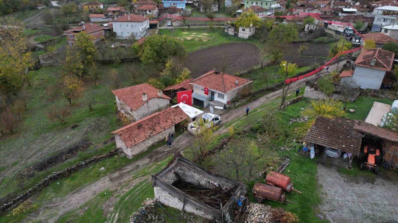 Azerbaycan’da Uçak Kazası Sonrası Şehit Olan Ramazan Yağız, Çocukluk Arkadaşını Anarken Kaderin Acı Oyunu Olarak Anıldı Azerbaycan'da düşen Türk Silahlı Kuvvetleri'ne ait kargo uçağında şehit düşen