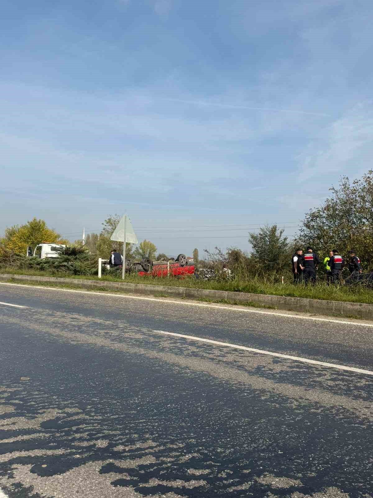 Zonguldak’ın Çaycuma ilçesinde S.Ç. yönetimindeki otomobil, direksiyon hakimiyetini kaybederek taklalar