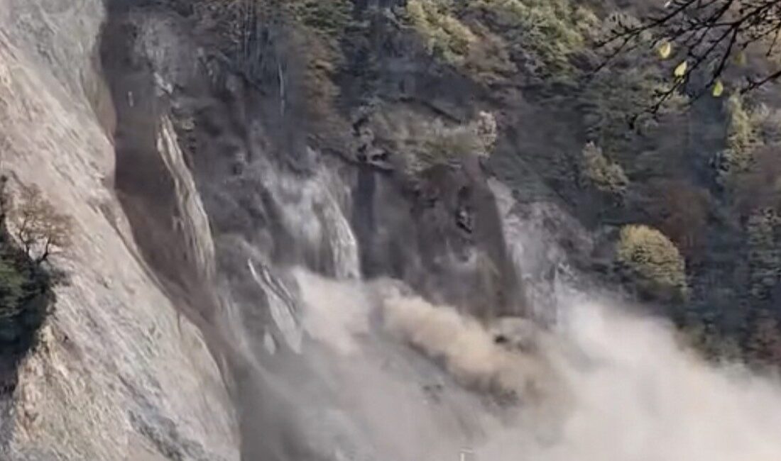 Düzce'nin Beyköy beldesinde meydana gelen heyelan, yolları kapattı ve 4