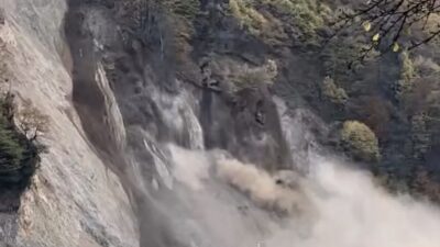 Düzce'nin Beyköy beldesinde meydana gelen heyelan, yolları kapattı ve 4