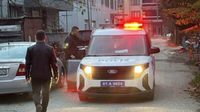 Düzce'nin Şerefiye Mahallesi'nde bir sokakta unutulan valiz, paniğe yol açtı.