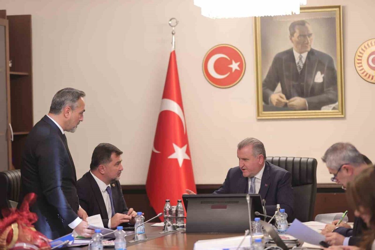 Düzce’de Gençlik ve Spor Bakanı İle Çalışmalarını Geliştiren AK Parti Milletvekili Öztürk, Yeni Spor Projelerini Duyurdu