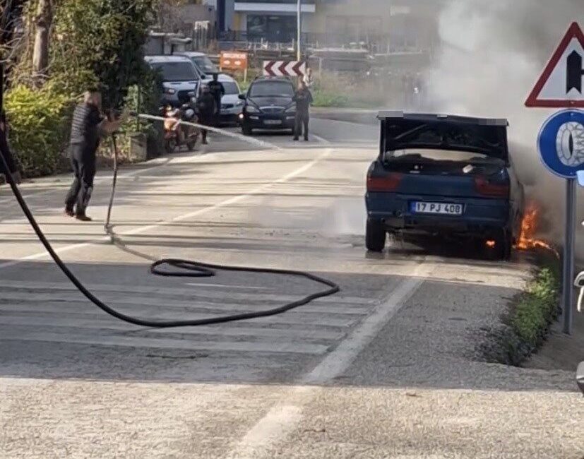 Çanakkale Eceabat’ta Seyir Halindeki Araç Kül Oldu Çanakkale'nin Eceabat ilçesinde seyir halindeki 17 PJ 408 plakalı otomobil