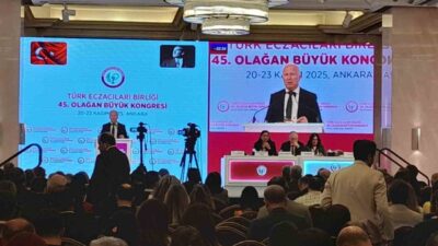 Aydın Eczacı Odası Başkanı Sefa Karaarslan, TEB'in kongresinde eczacılık sektöründeki