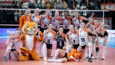 Vodafone Sultanlar Ligi'nin 7. haftasında Eczacıbaşı Dynavit, Eczacıbaşı Spor Salonu'nda