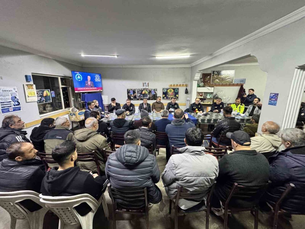 Edirne İl Emniyet Müdürü Muhittin Ayhan, Yıldırım Hacısarraf Mahallesi'nde düzenlediği