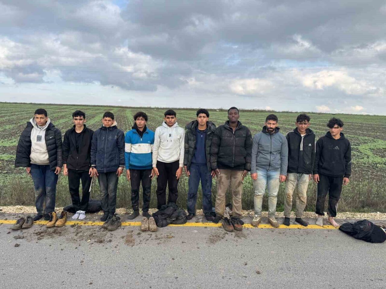 Edirne'nin Uzunköprü ilçesinde jandarma, yasa dışı yollarla Türkiye'ye giren 10