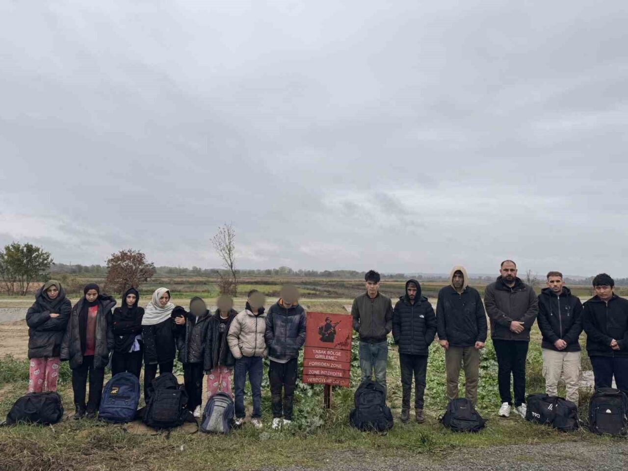 Edirne'nin Uzunköprü ilçesindeki denetimlerde 29 düzensiz göçmen yakalandı. Jandarma, Çakmak,