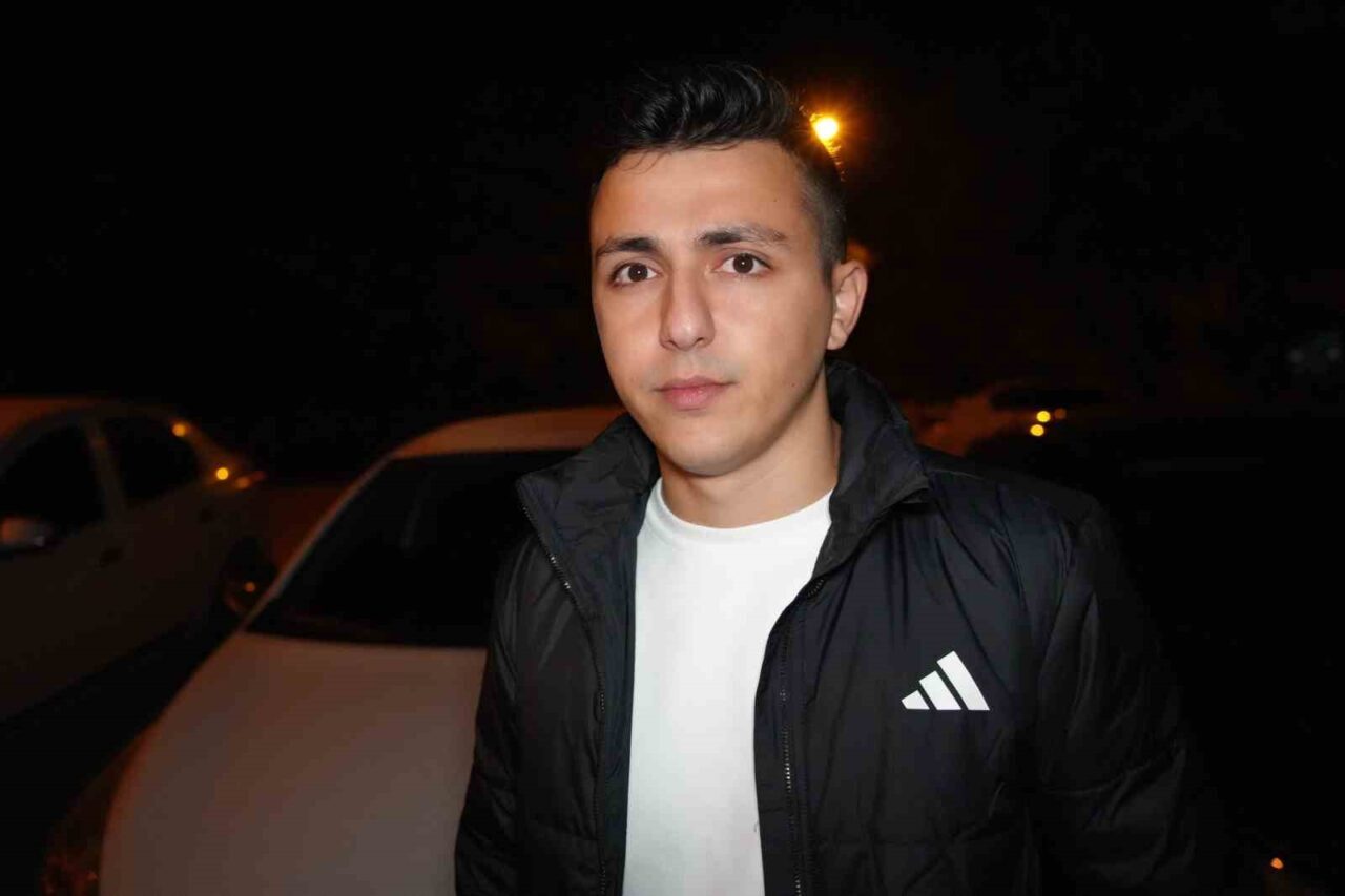 Edirne’de sürücüler, yolda bulunan çukurlar nedeniyle maddi zarara uğradıklarını ve