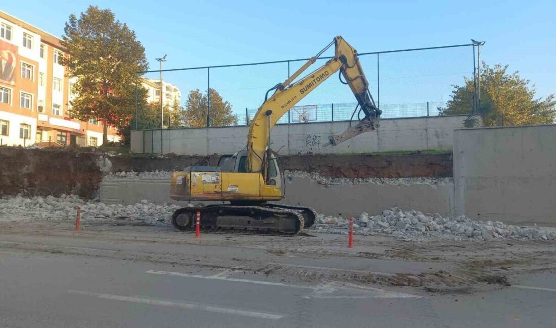 Edirne'deki Gazi Osman Paşa Ortaokulu'nun tehlike arz eden istinat duvarı