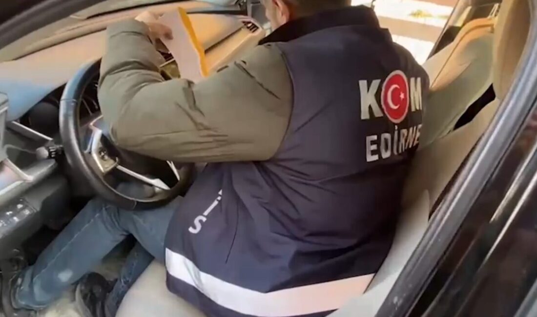 Edirne İpsala’da Tefecilik Operasyonunda Bir Şüpheli Cezaevine Gönderildi, İki Kişi Gözaltından Serbest Bırakıldı Edirne'nin İpsala ilçesinde gerçekleştirilen tefecilik operasyonunda 1 kişi tutuklanırken, 2