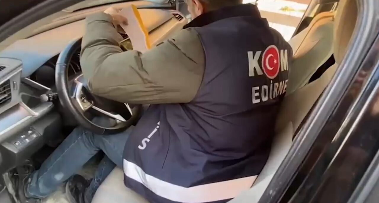 Edirne'nin İpsala ilçesinde gerçekleştirilen tefecilik operasyonunda 1 kişi tutuklanırken, 2