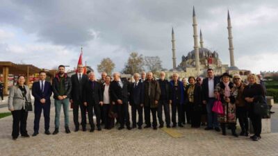 Edirne Ticaret Lisesi, kuruluşunun 81. yılı dolayısıyla Selimiye Camii önünde