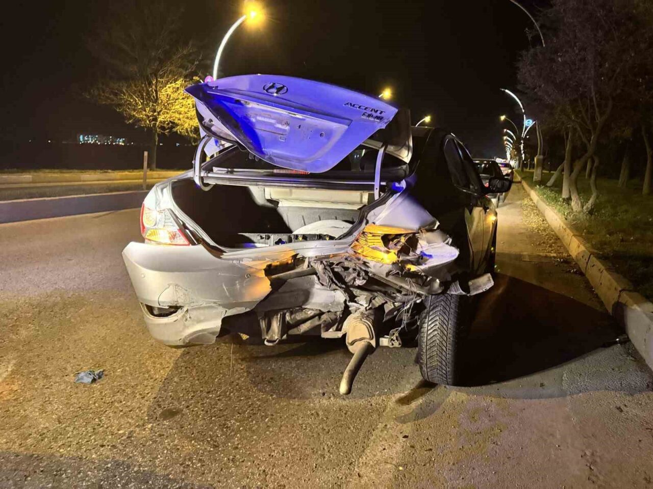 Edirne'nin Kocasinan Mahallesi'nde iki otomobilin çarpışması sonucu 3 kişi yaralandı.