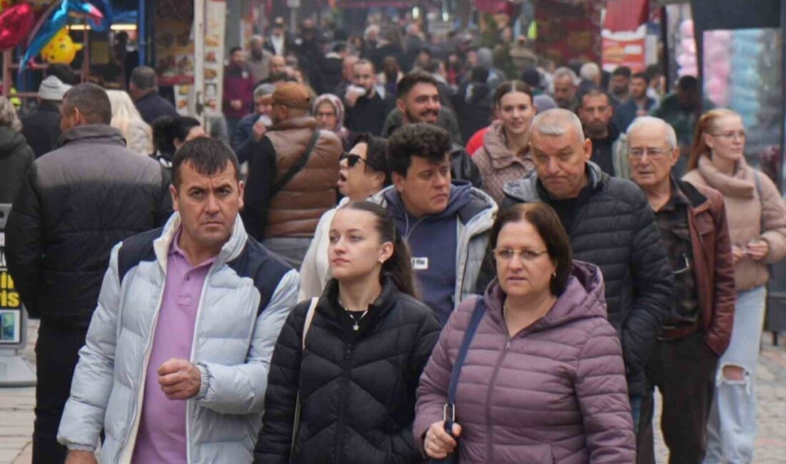 Edirne’deki Ticaret Canlanması, Turistlerin Alışveriş İlgisiyle Gözlemleniyor Edirne'de, özellikle Bulgar turistlerin alışverişe olan ilgisi esnafı sevindirirken, Yunanistan