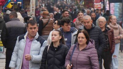 Edirne'de, özellikle Bulgar turistlerin alışverişe olan ilgisi esnafı sevindirirken, Yunanistan
