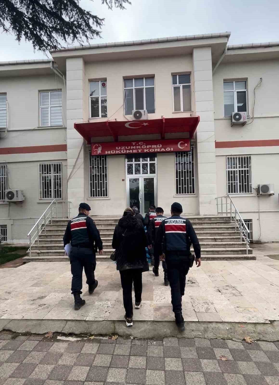 Edirne'nin Uzunköprü ilçesinde, yasa dışı yollardan yurt dışına çıkmaya çalışan