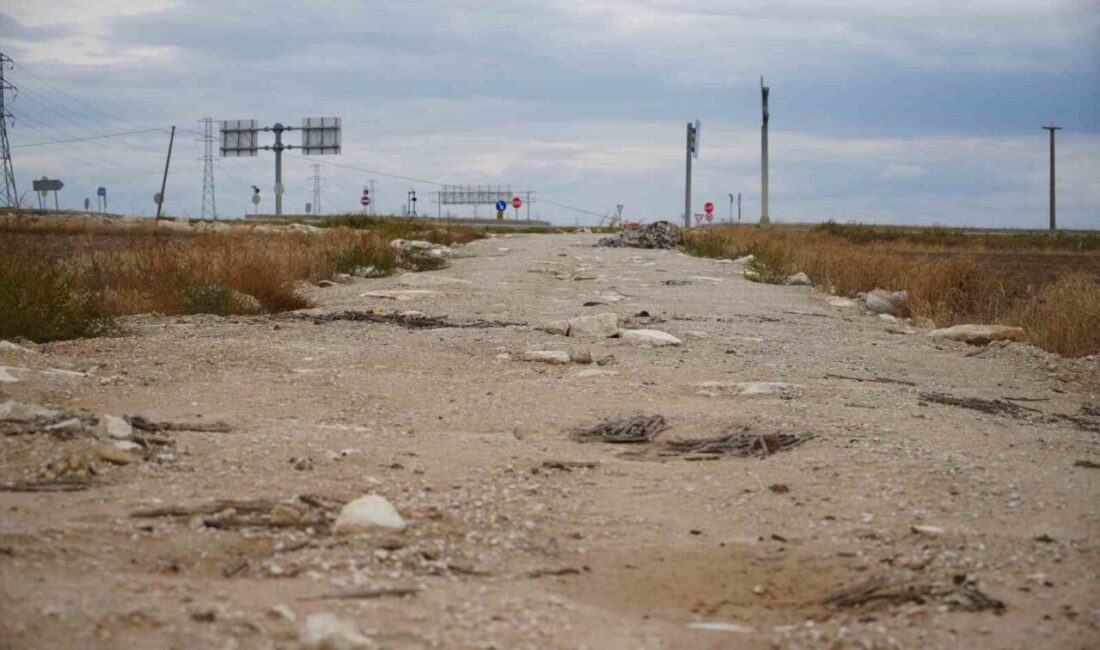 Edirne'nin Tayakadın bölgesinde, bir yıldır tamamlanmayan yol çalışmaları sürücüler ve