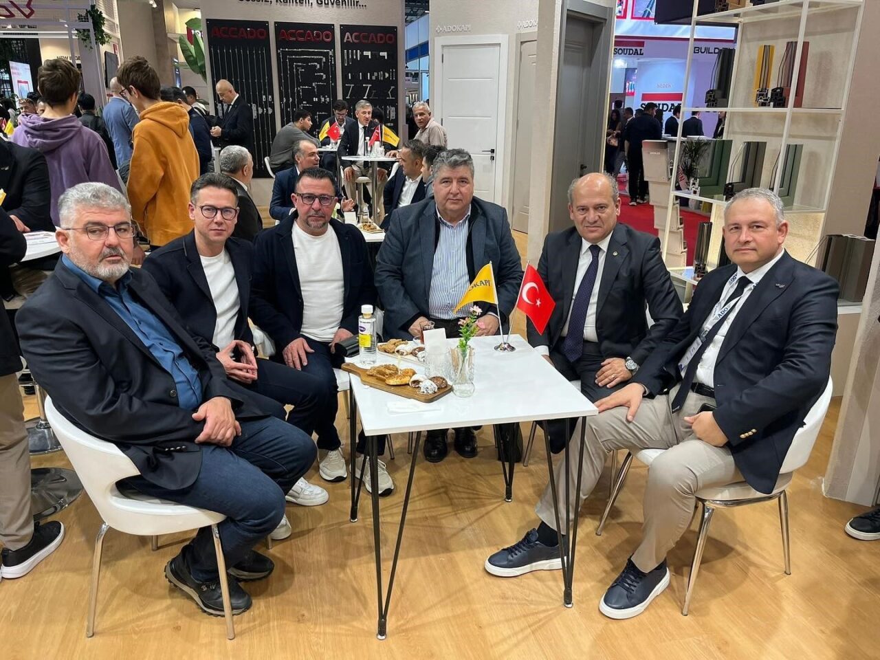 Balıkesir'in Edremit ilçesinden bir heyet, Edremit Ticaret Odası Başkanı Ahmet