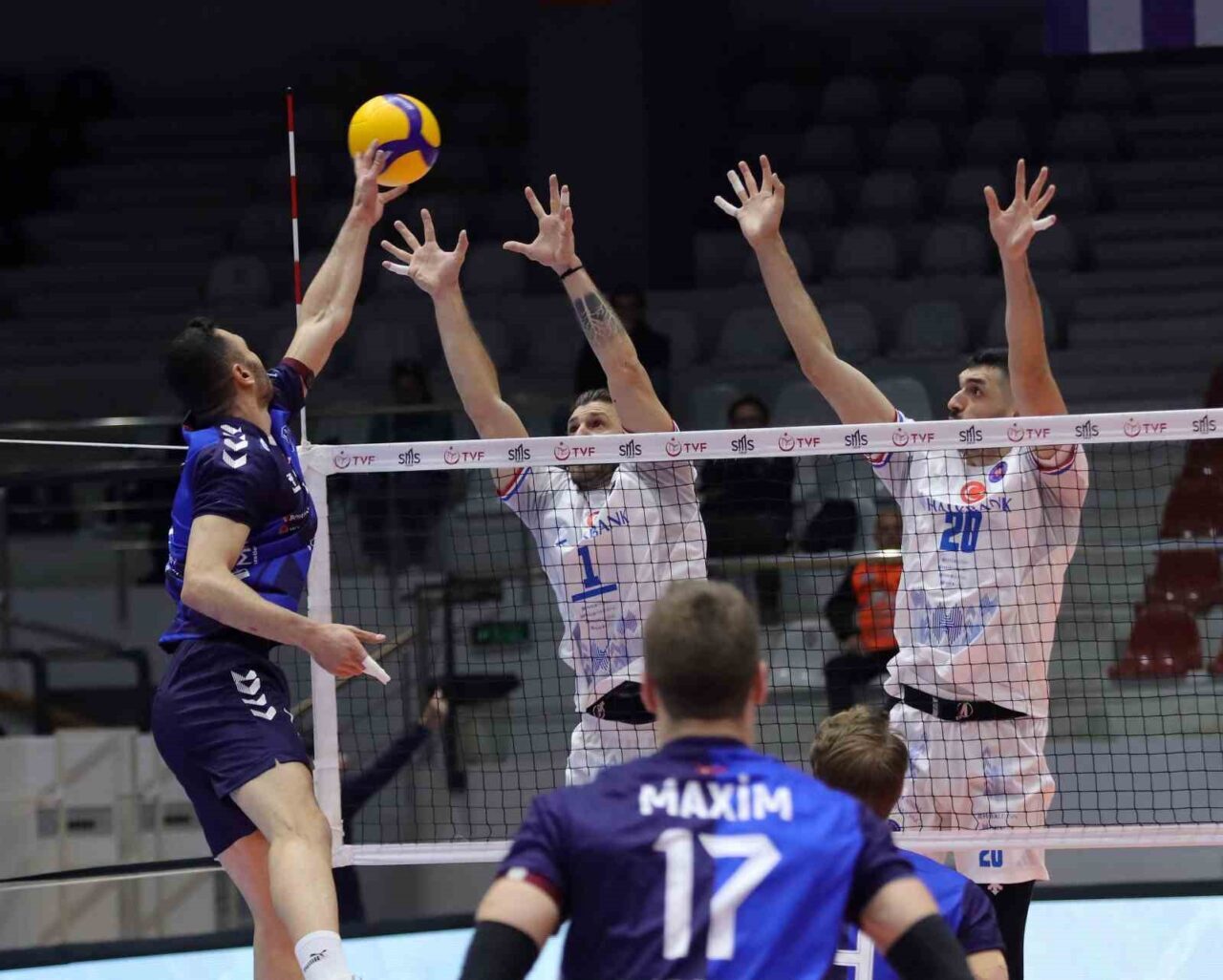Halkbank Erkek Voleybol Takımı, Efeler Ligi’nin 3. haftasında Altekma'yı 3-2