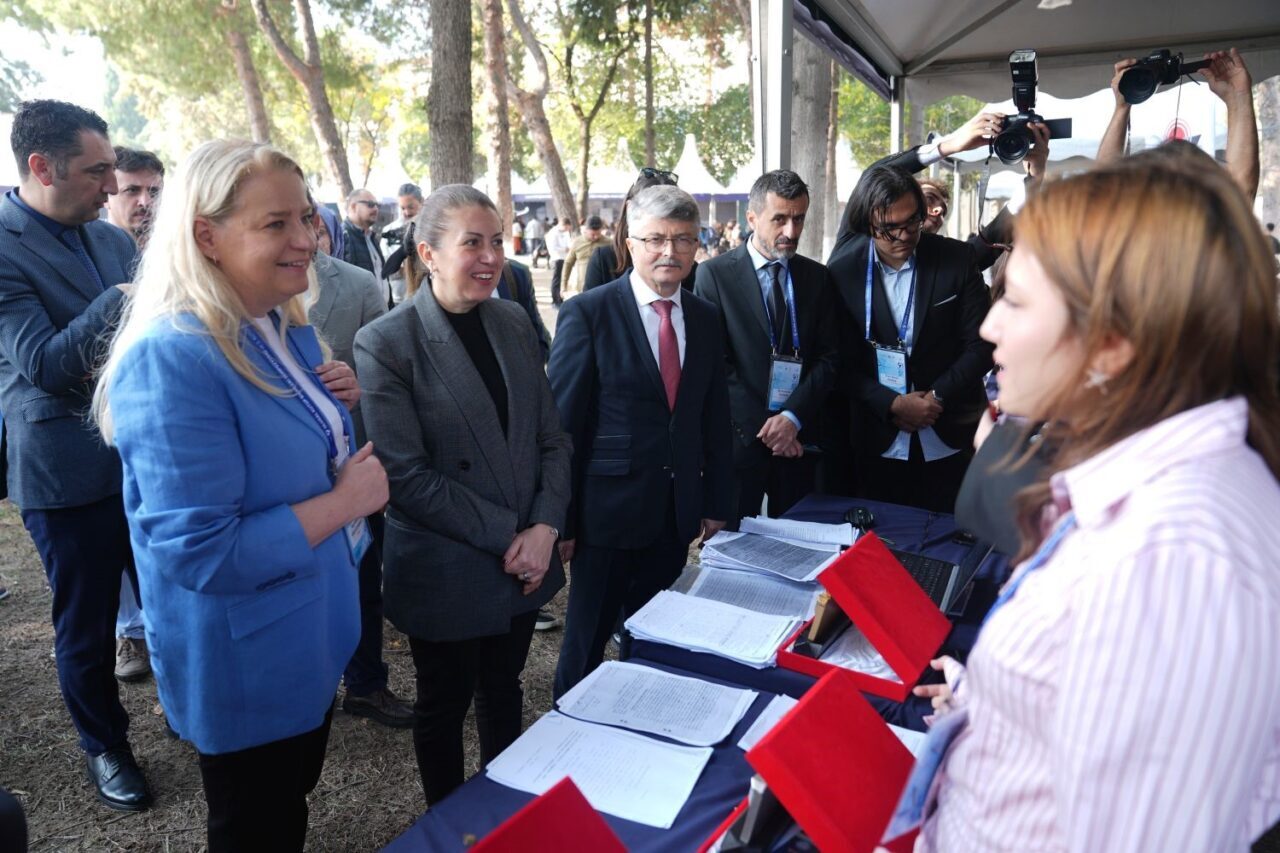Ege Üniversitesi’nde “9. Ulusal Kutup Bilimleri Sempozyumu ve 5. Kutup Şenliği” Gerçekleşti