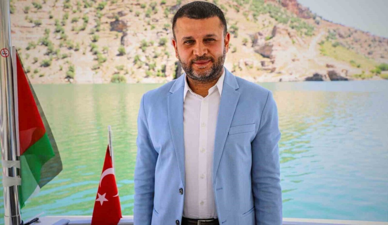 Diyarbakır’ın Eğil İlçe Belediyesi, üniversiteye yeni başlayan gençlere eğitim bursu