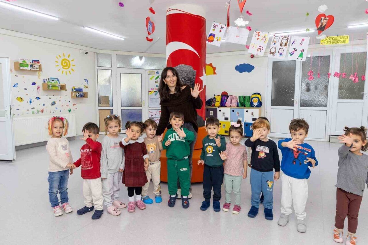 Başak Köse, 4 yaşında başladığı anaokuluna 25 yıl sonra öğretmen