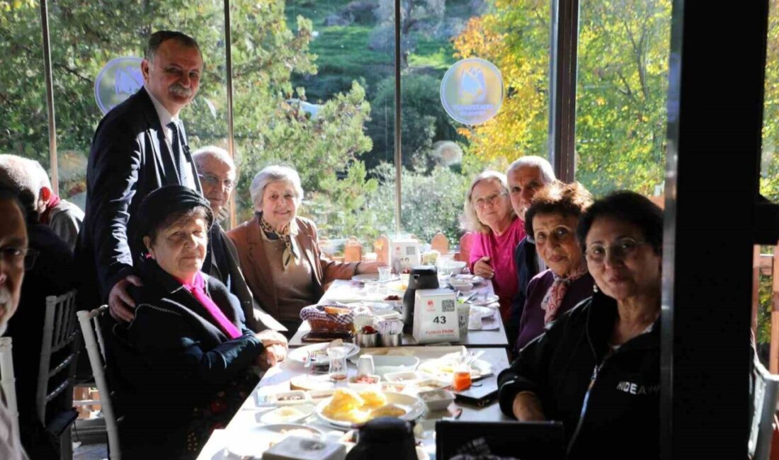 Yunusemre Belediye Başkanı Balaban, 24 Kasım Öğretmenler Günü’nde Emekli Öğretmenlerle Bir Araya Geldi Yunusemre Belediye Başkanı Semih Balaban, 24 Kasım Öğretmenler Günü’nde emekli