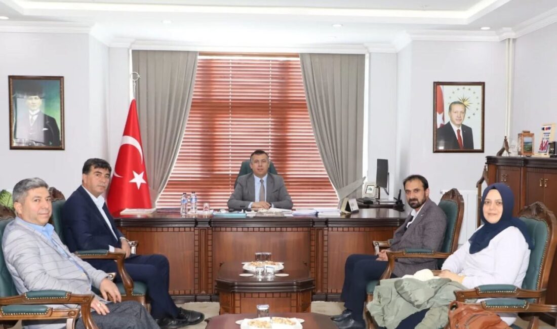 Eğitim Çalışanları ile Buluşan Memur-Sen Temsilcisi, Sorunları Yerinde Dinledi Ahmet Yasav, Memur-Sen Manisa İl Temsilcisi olarak Demirci'deki eğitim kurumlarını