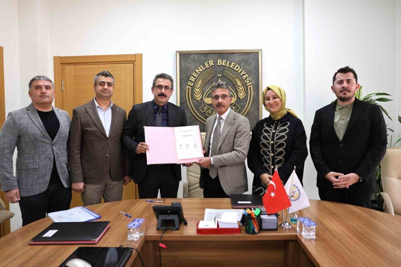 Erenler Belediye Başkanı Şenol Dinç, İlçe Milli Eğitim Müdürü Ayhan