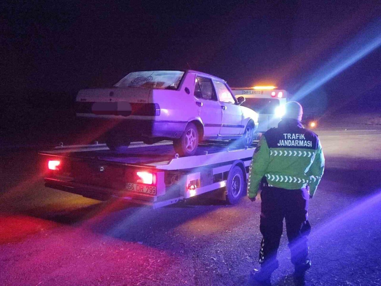 Yozgat'ta yapılan trafik denetimlerinde, sürücü belgesiz ve alkollü olarak araç